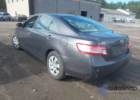 2010 Toyota Camry Se/Le/Xle z USA, uszkodzony, nr VIN 4T4BF3EK3AR053113
